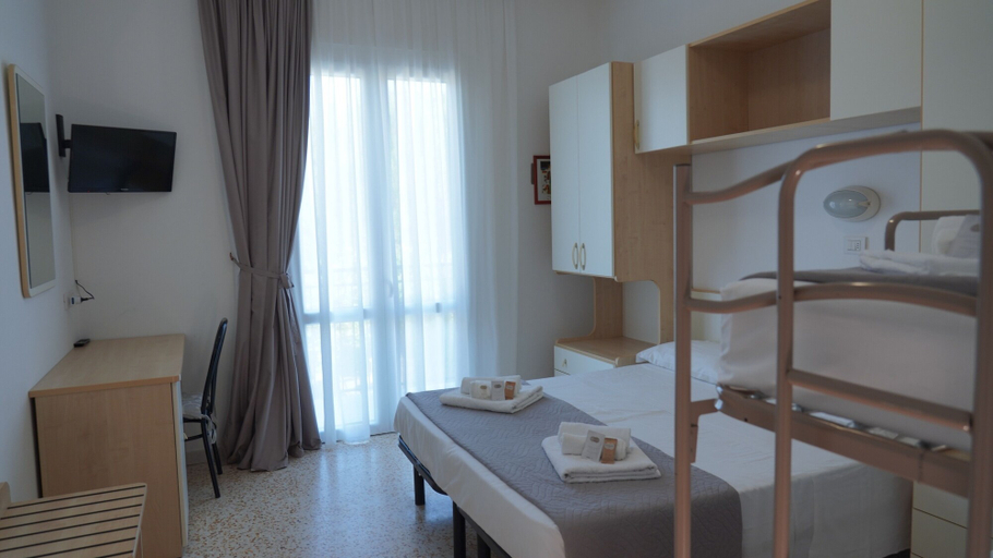 Bedroom 3, Lively Hotel, Rimini