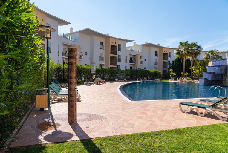Sport & Beauty 5, Sea view Apartment with relax Terrace & 2 Swimming pools, Albufeira