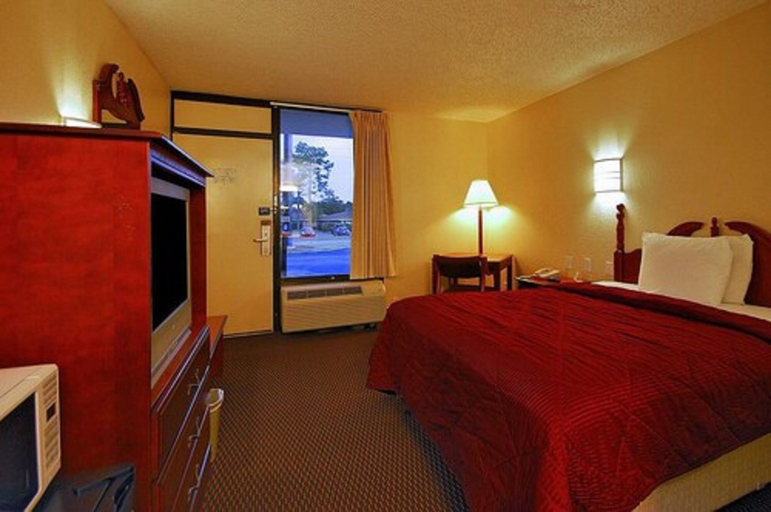 Bedroom 4, Super 6 Inn Suites, Escambia