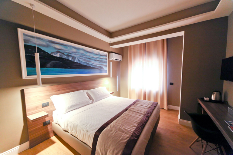 Bedroom 5, 7th Floor Suite, Napoli