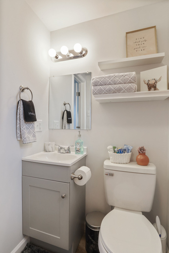 Bathroom 3, The Knolls, Berkeley