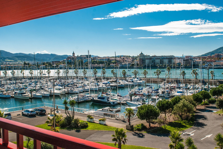Exterior & Views 6