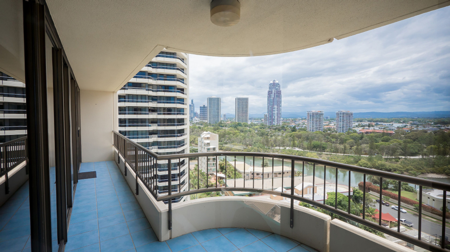 Exterior & Views 10