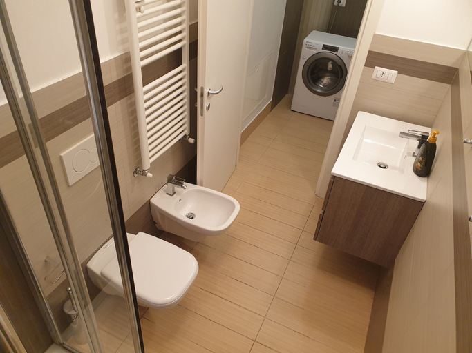 Bathroom 5, Michelangelo apartments, Milano
