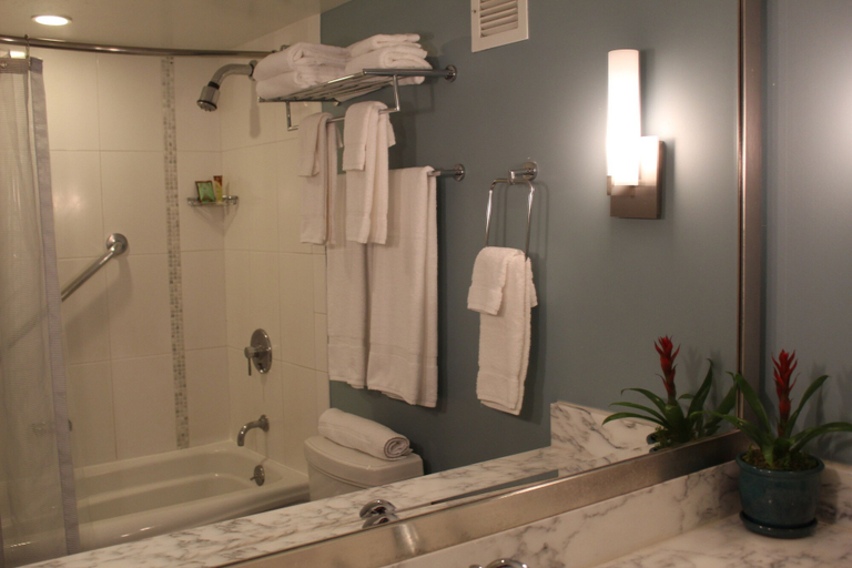 Bathroom 4, Ala Moana Hotel by LSI Resorts, Honolulu