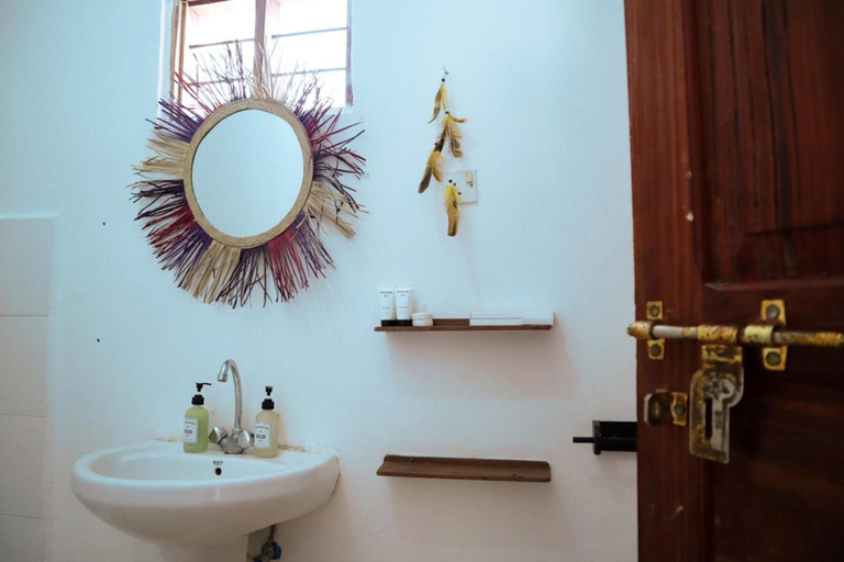 Bathroom 4, Kilimani Kwetu Beach Hotel, Kusini