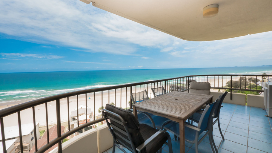 Exterior & Views 9