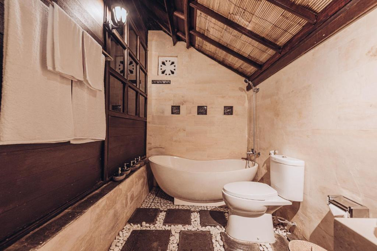 Bathroom 3, Kayu Manise Villa Bedugul, Tabanan