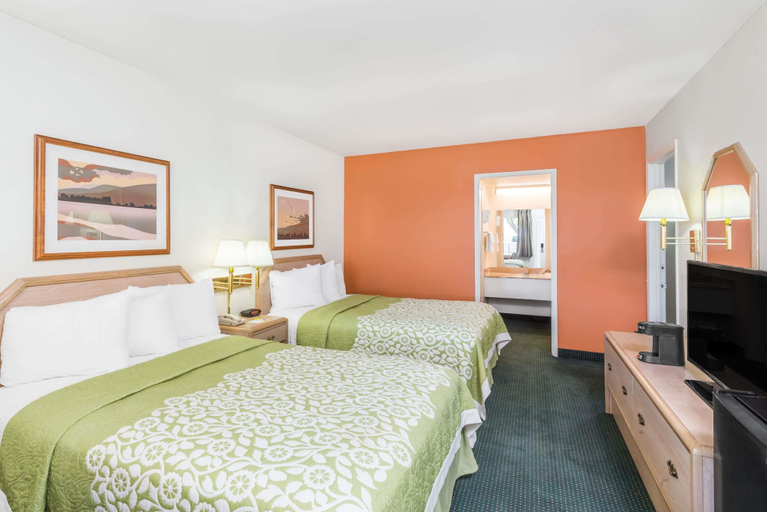 Bedroom 3, Days Inn by Wyndham Deming, Luna