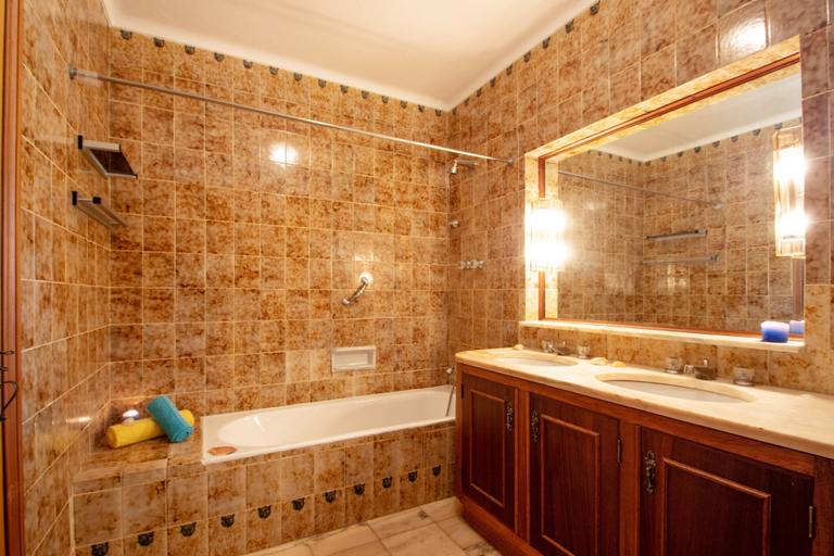 Bathroom 4, Villa Crisandra, Albufeira