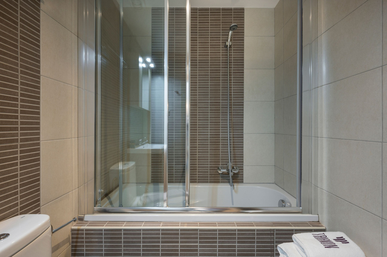 Bathroom 5, Trianon Luxury Apartments & Suites, Crete