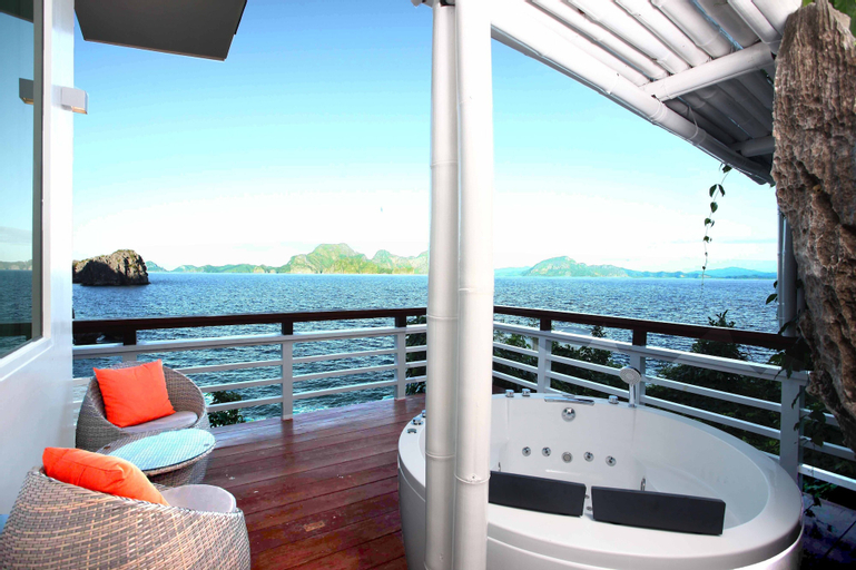 Exterior & Views 3