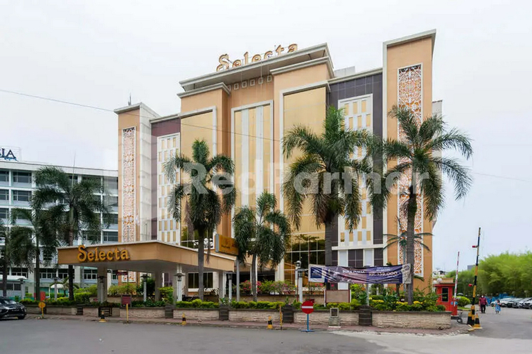 Exterior & Views 2, Selecta Hotel Medan Petisah, R Signature Mitra RedDoorz, Medan