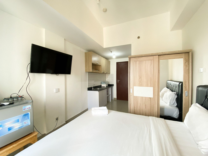 Bedroom 3, Compact and Comfortable Studio Sayana Bekasi Apartment By Travelio, Bekasi