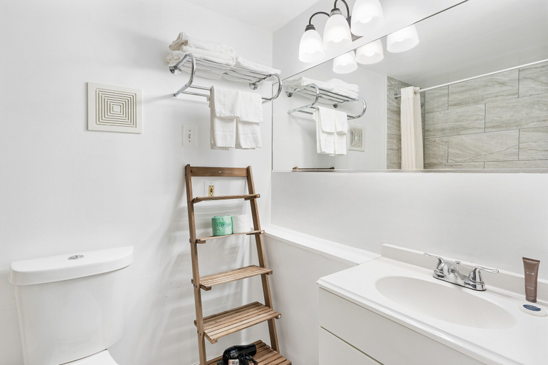 Bathroom 4, FairBridge Inn & Suites at West Point, Orange