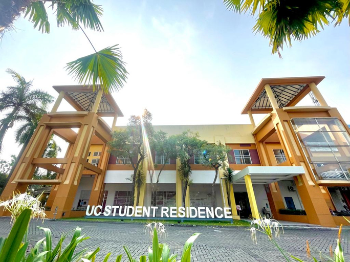 Hotel Laboratory UC Residence, Surabaya