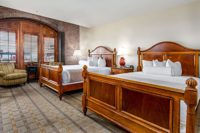 Bedroom 3, The Inn at Henderson's Wharf, Ascend Hotel Collection, Baltimore