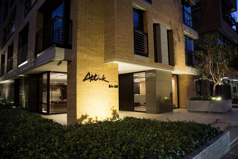 Exterior & Views
