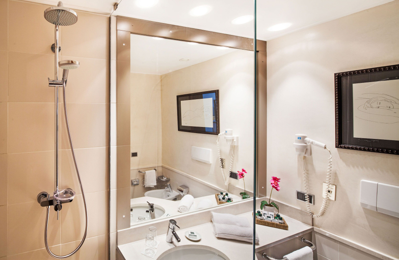 Bathroom 5, Cosmo Hotel Torri, Monza and Brianza