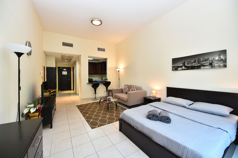 Room 2, MRH - Studio in Discovery Gardens, Dubai