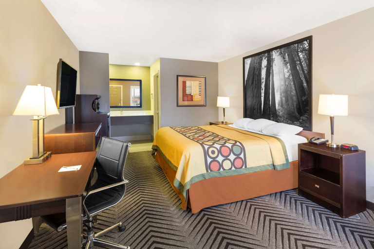 Bedroom 3, Super 8 by Wyndham Fortuna, Humboldt