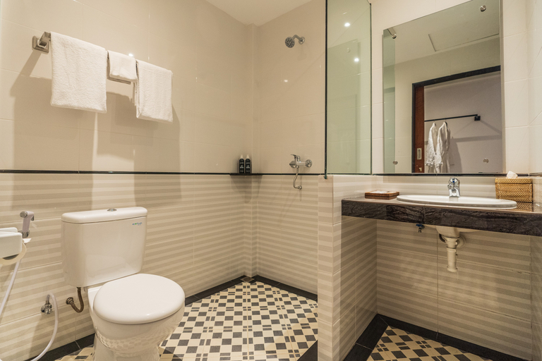 Bathroom 4, Suka Beach Inn, Badung
