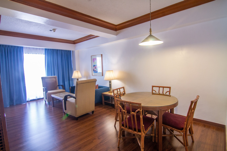 Dining Room 10