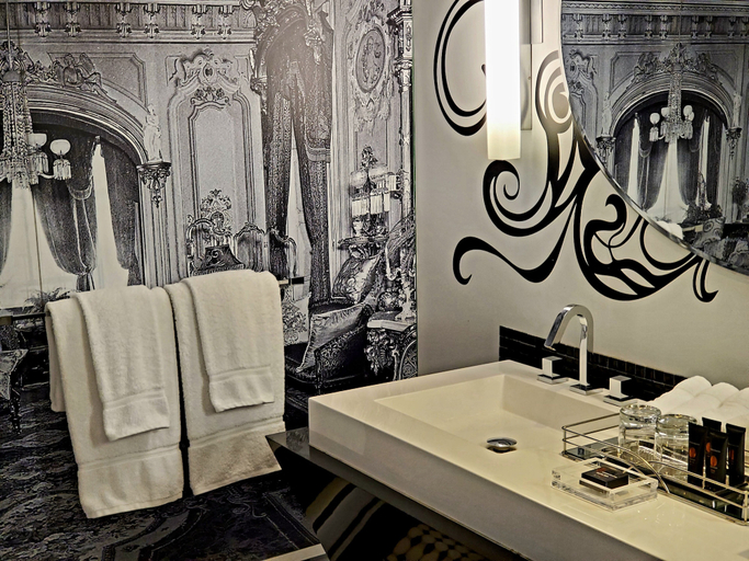 Bathroom 4, Hotel Chez Swann, Montréal