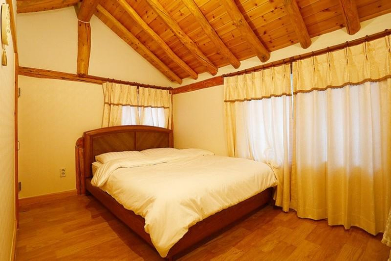 Bedroom 2, Pyeongchang Eomeonipumsok Maeul Pension, Pyeongchang