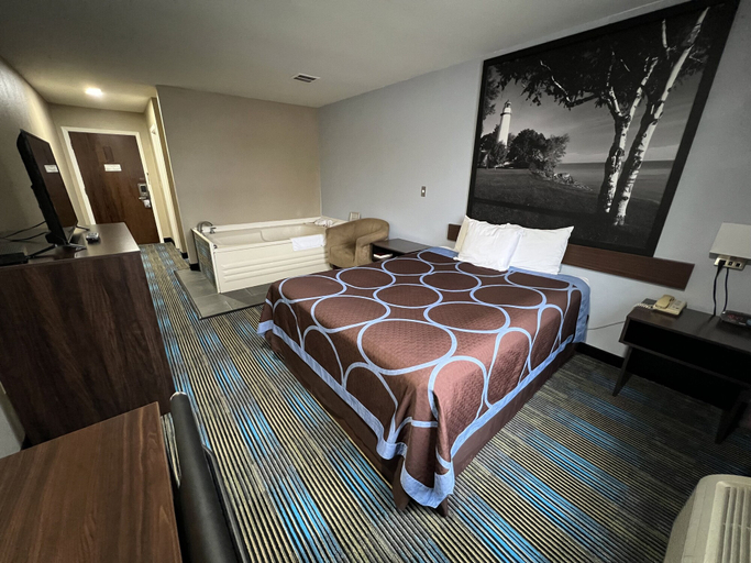 Bedroom 3, Super 8 by Wyndham Escanaba, Delta