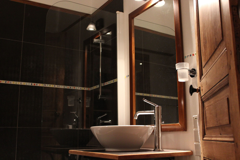 Bathroom 4, Le Relais Monceau, Paris