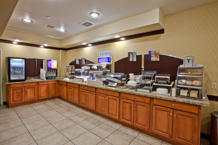 Food & Drinks 4, Holiday Inn Express Plymouth By IHG, Marshall