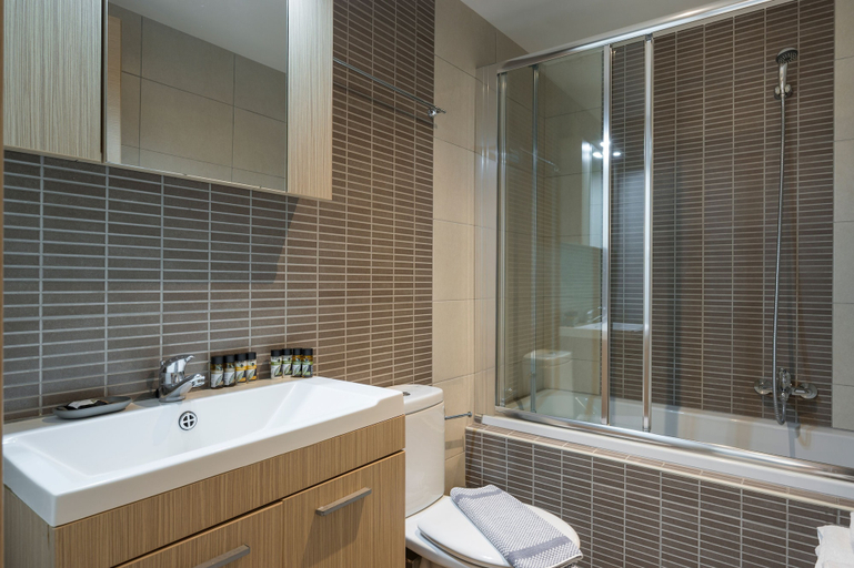 Bathroom 5, Trianon Luxury Apartments & Suites, Crete