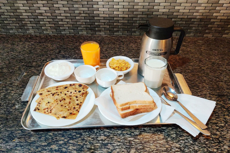 Food & Drinks 5, Goroomgo Broadway Mall Road Darjeeling, Darjiling