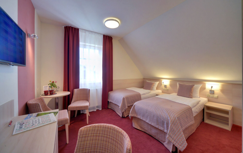 Bedroom 3, Hotel Willa Odkrywców, Jelenia Góra