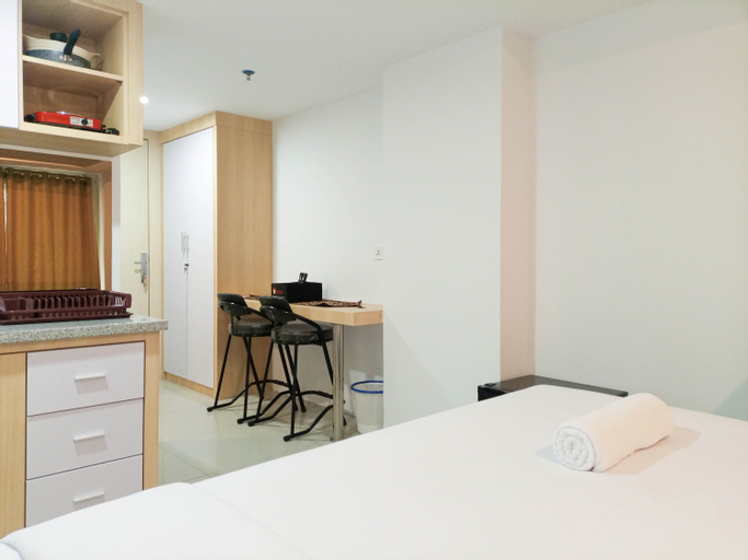 Bedroom 2, Nice and Tidy Studio at De Prima Apartment By Travelio, Medan