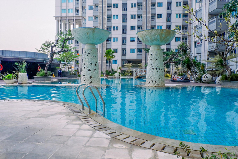 Sport & Beauty 4, Cozy Stay 1BR at Sky Terrace Apartment By Travelio, West Jakarta