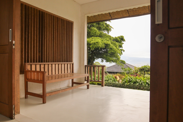 Exterior & Views 26