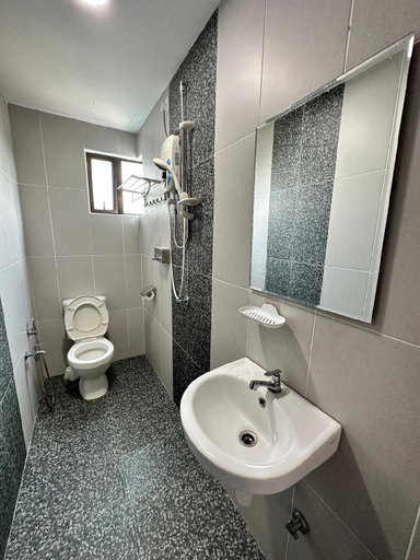 Bathroom 3, Cozy Stay @ Ayer Keroh near to MITC | 6-9 pax, Malacca City