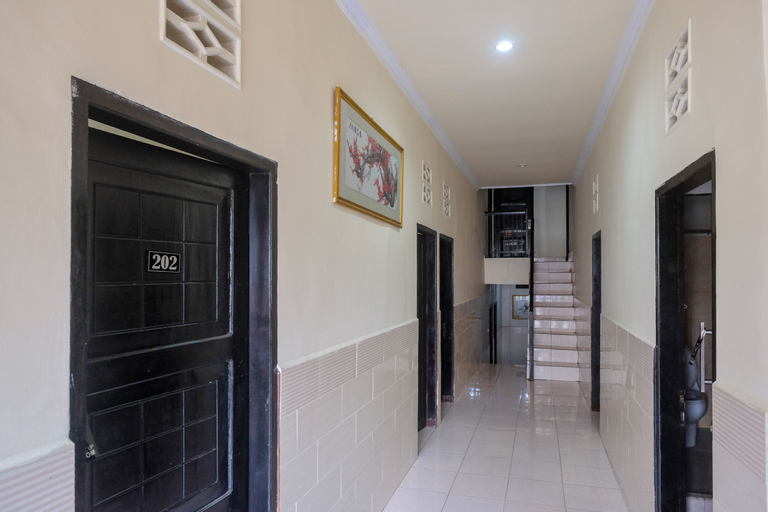 RedDoorz @ Hotel Rich Parepare near Pantai Mattirotasi, Bulukumba