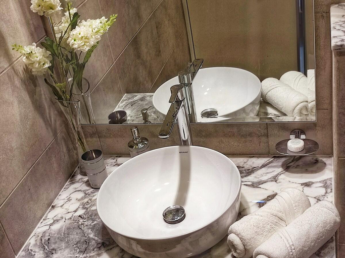 Bathroom 2, Deluxe Apartment With Unobstructed Sea Views, Dubai