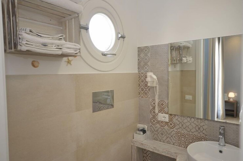 Bathroom 4, Hotel Soffio D'Estate, Trapani