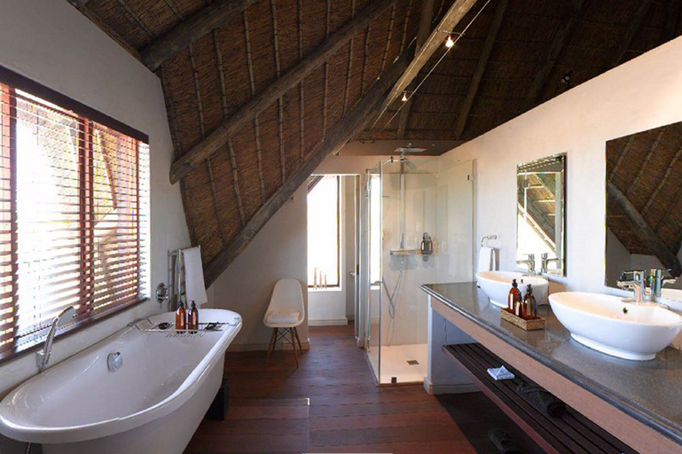 Bathroom 4, Tutwa Desert Lodge, Siyanda
