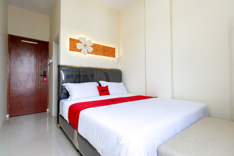 Bedroom 1, RedDoorz Plus @ Komplek ABC Batu Aji Batam, Batam