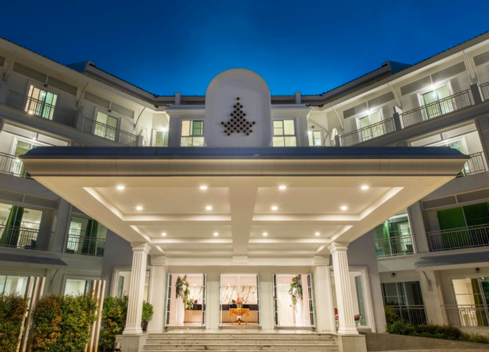 Exterior & Views 23