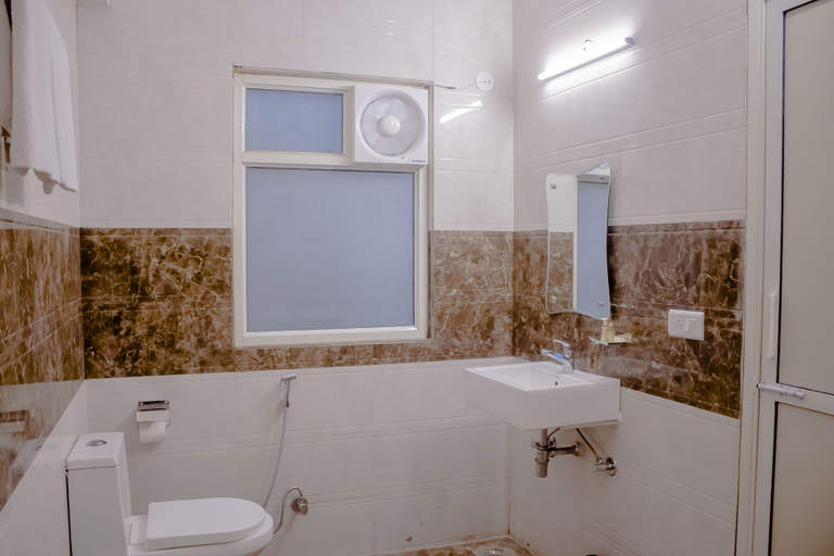 Bathroom 5, Hotel Airport City, Delhi