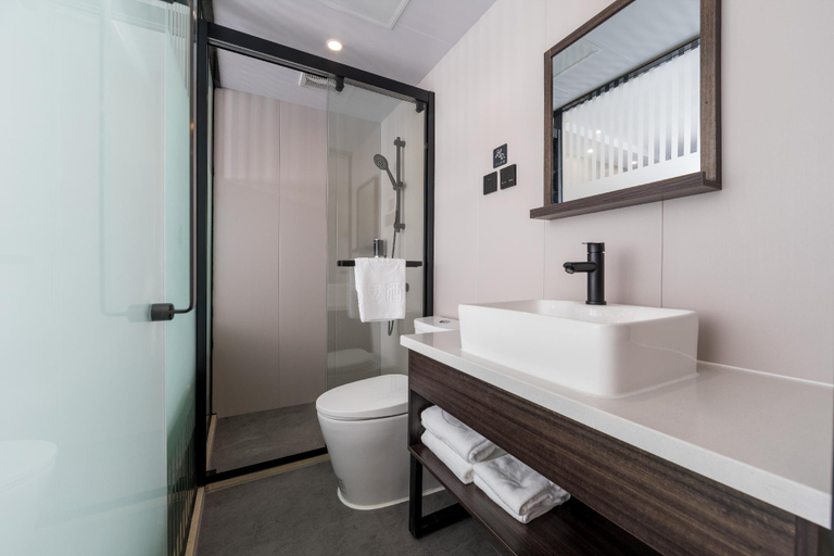 Bathroom 4, Ji Hotel (Shanghai Gubei Fortune Center), Shanghai