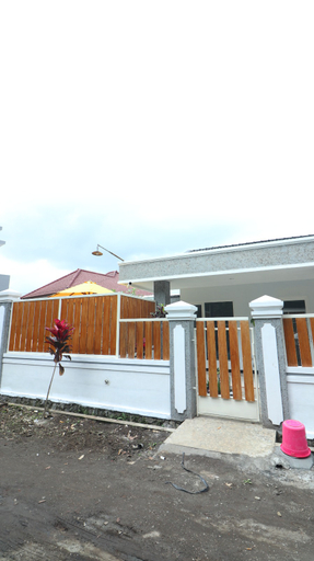 Exterior & Views 2, Villa Sunflower Private Pool by Masterpiece Villa, Malang