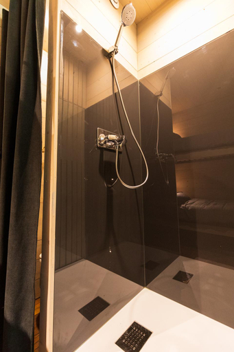 Bathroom 3, Cabane perchée La Résilience, sur le plateau du Vercors., Isère