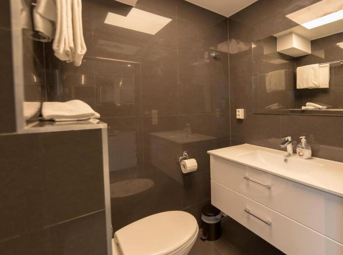 Bathroom 3, Fykan Hotel, Meløy
